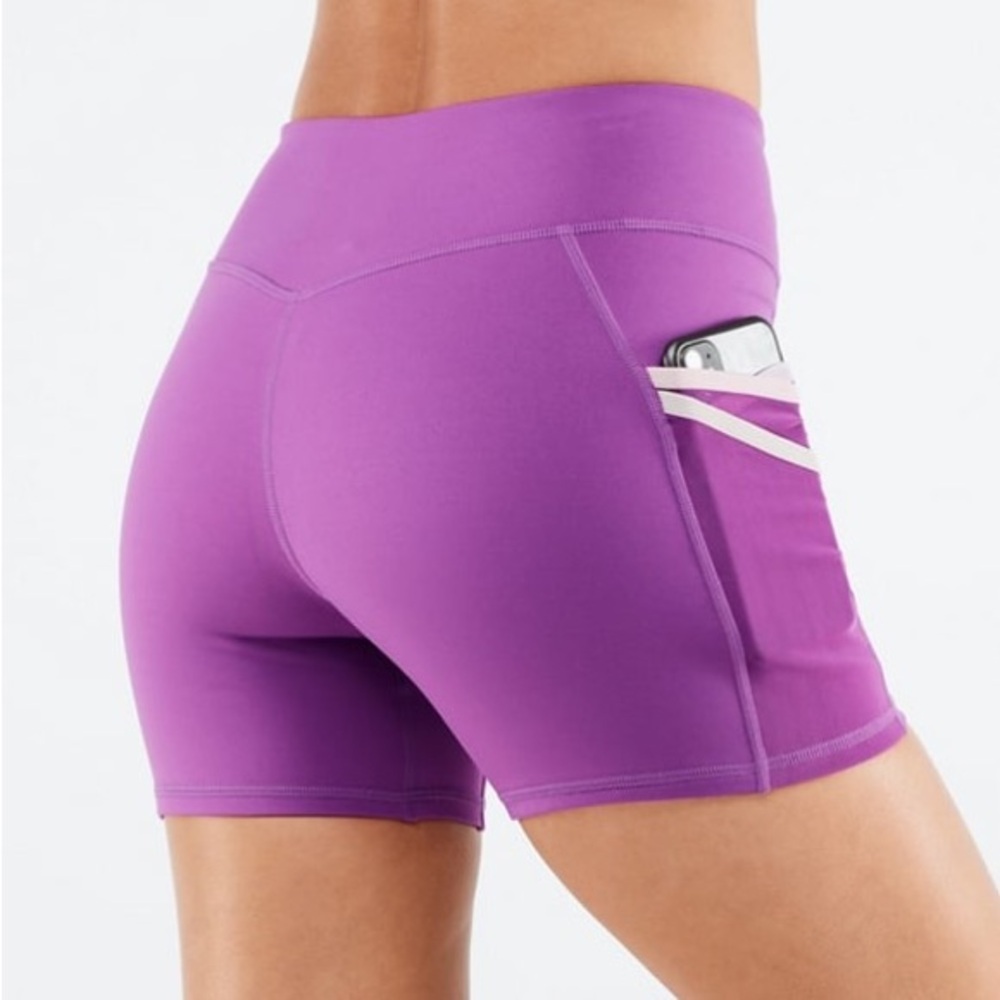 Fabletics Trinity Motion365® Mid-Rise 5'' shorts - Small